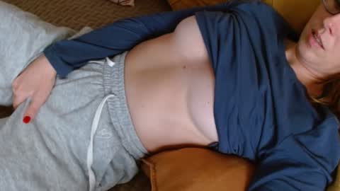 Snapshot of erotic_vibe chatting on February 26, 12:38 pm Melissa online show from February 26, 12:38 pm