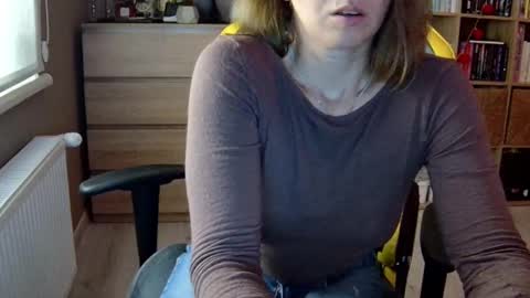 Snapshot of erotic_vibe chatting on February 17, 6:17 pm Melissa online show from February 17, 6:17 pm