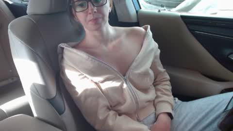Snapshot of erotic_vibe chatting on March 10, 12:38 pm Melissa online show from March 10, 12:38 pm