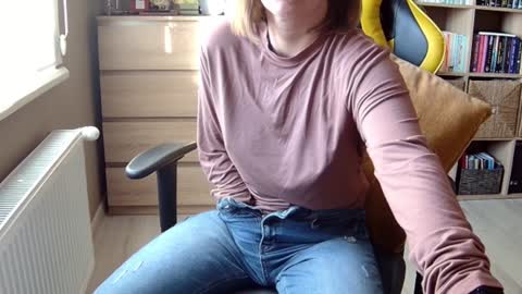 Snapshot of erotic_vibe chatting on February 8, 1:22 pm Melissa online show from February 8, 1:22 pm