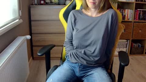 Snapshot of erotic_vibe chatting on February 3, 5:56 pm Melissa online show from February 3, 5:56 pm