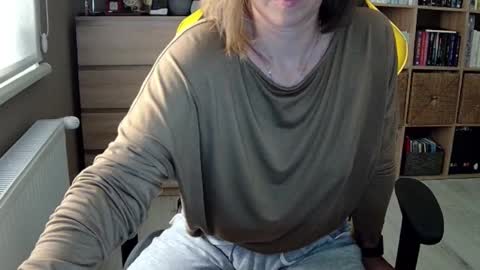 Snapshot of erotic_vibe chatting on February 13, 3:24 pm Melissa online show from February 13, 3:24 pm