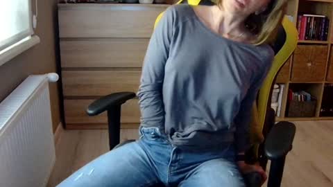 Snapshot of erotic_vibe chatting on February 3, 8:57 pm Melissa online show from February 3, 8:57 pm
