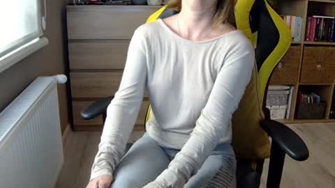 Snapshot of erotic_vibe chatting on February 1, 6:51 pm Melissa online show from February 1, 6:51 pm