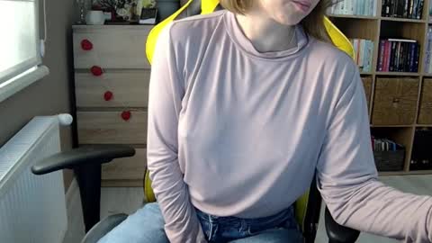 Snapshot of erotic_vibe chatting on February 15, 4:34 pm Melissa online show from February 15, 4:34 pm