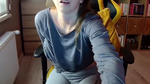 Snapshot of erotic_vibe chatting on January 1, 3:24 pm Melissa online show from January 1, 3:24 pm
