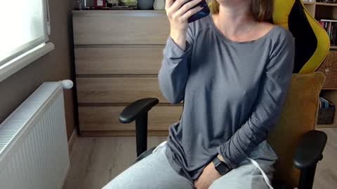 Snapshot of erotic_vibe chatting on February 2, 2:56 pm Melissa online show from February 2, 2:56 pm