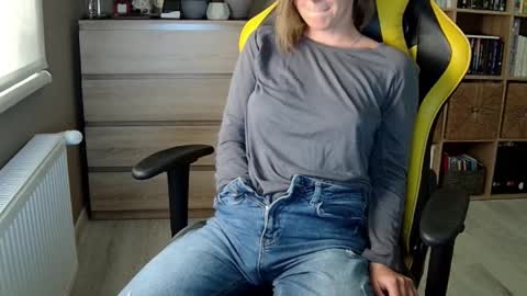 Snapshot of erotic_vibe chatting on February 10, 5:41 pm Melissa online show from February 10, 5:41 pm