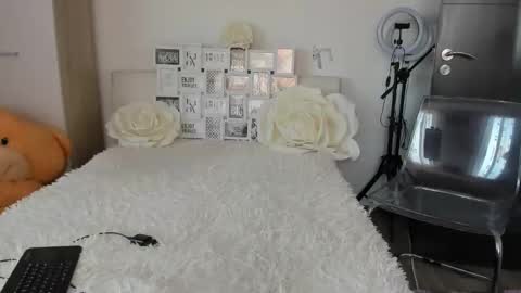 eroticsensualkitty4u online show from October 31, 1:00 pm