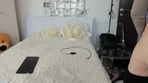 eroticsensualkitty4u online show from March 4, 6:58 am