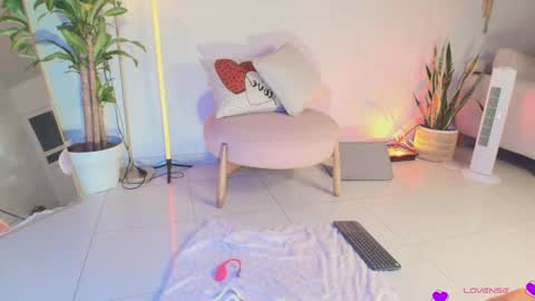 TINY  online show from March 18, 3:01 am