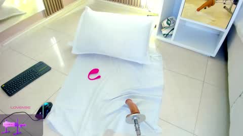 Snapshot of erotik_lady chatting on March 4, 3:55 am TINY online show from March 4, 3:55 am