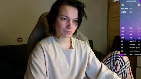 esajukyy online show from March 18, 3:07 pm