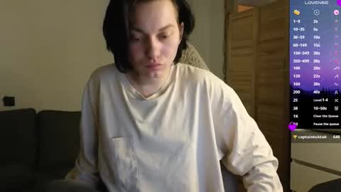 esajukyy online show from February 26, 5:05 pm