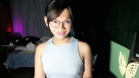 Snapshot of esilchan chatting on September 17, 3:21 am Chelliane online show from September 17, 3:21 am