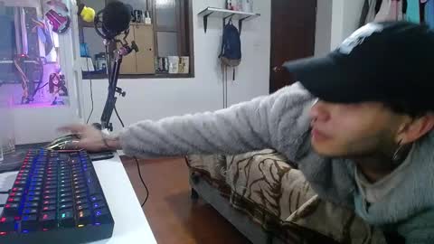 Esteban online show from January 24, 3:00 am