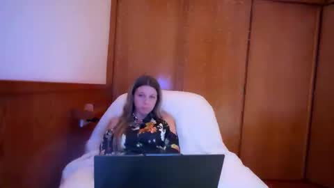 esma347866 online show from January 16, 12:08 am