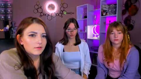 Snapshot of esma_shine chatting on September 15, 8:32 pm esma_shine online show from September 15, 8:32 pm