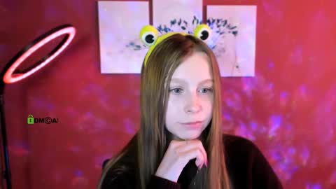 esme_moore_ online show from October 8, 9:48 am