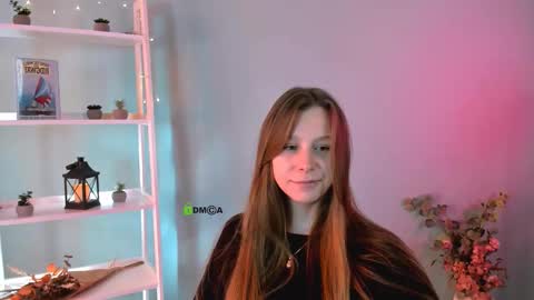 esme_moore_ online show from October 4, 8:56 am