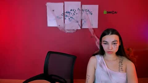 esme_moore_ online show from October 31, 10:15 am
