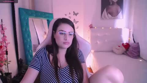 Snapshot of esmeralda098 chatting on February 16, 7:49 pm Esmeralda online show from February 16, 7:49 pm