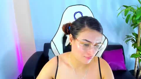 Snapshot of esmeralda098 chatting on February 6, 10:10 pm Esmeralda online show from February 6, 10:10 pm