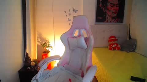 Snapshot of esmeralda098 chatting on January 21, 12:25 am Esmeralda online show from January 21, 12:25 am