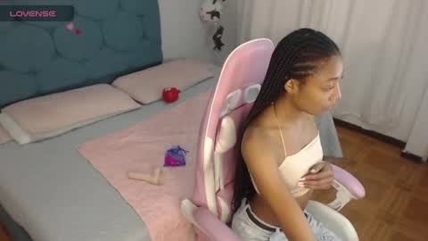 Snapshot of esmeralda_bk chatting on February 17, 3:00 pm esmeralda_bk online show from February 17, 3:00 pm