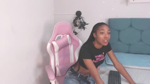 Snapshot of esmeralda_bk chatting on February 5, 3:31 pm esmeralda_bk online show from February 5, 3:31 pm