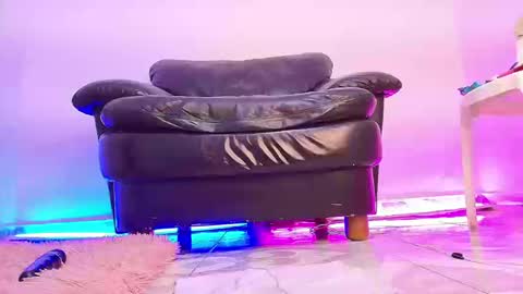 Snapshot of esmeralda_duarte chatting on September 9, 1:33 pm esmeralda online show from September 9, 1:33 pm