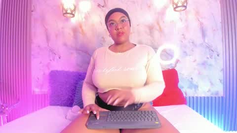 Snapshot of esmeralda_duarte chatting on January 31, 9:05 am esmeralda online show from January 31, 9:05 am