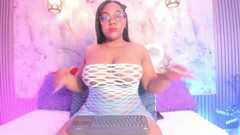 Snapshot of esmeralda_duarte chatting on March 10, 9:34 am esmeralda online show from March 10, 9:34 am