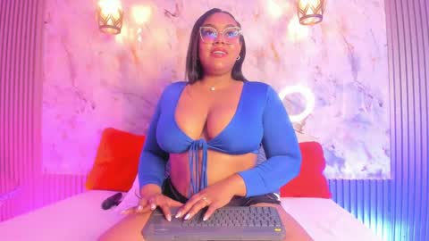 Snapshot of esmeralda_duarte chatting on January 28, 9:08 am esmeralda online show from January 28, 9:08 am