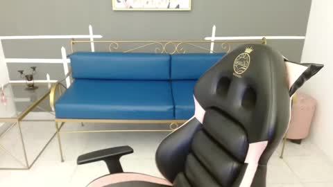 Esmeralda Eyes online show from March 9, 1:04 pm