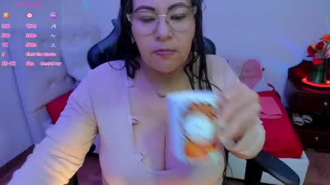 esme online show from November 16, 7:05 pm