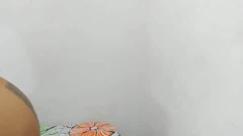 Snapshot of esmeralda_strong chatting on December 7, 9:06 pm esmeralda online show from December 7, 9:06 pm
