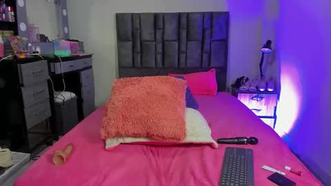 Perla online show from December 16, 5:25 am