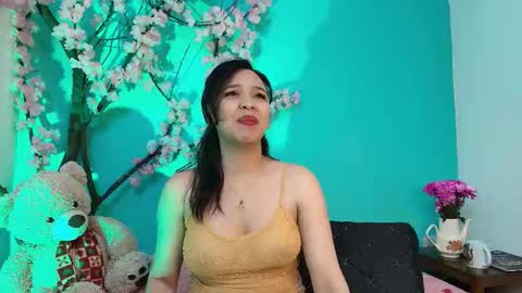 Esmeralda online show from October 6, 11:50 am