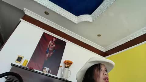 Esmeralda online show from October 18, 1:26 pm