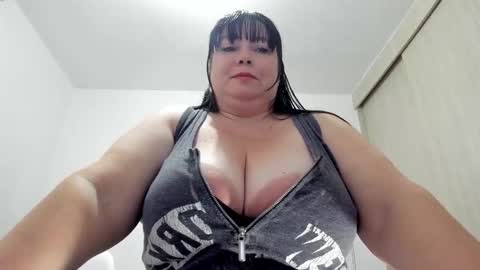 Snapshot of esmeraldo_mfc chatting on February 25, 9:58 pm Esmeralda online show from February 25, 9:58 pm
