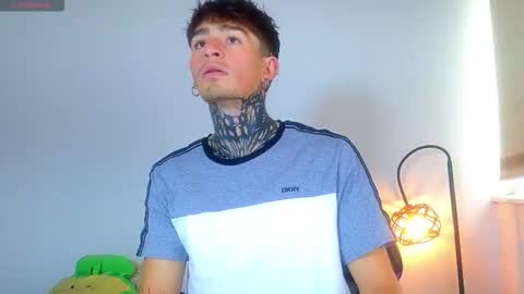 Esteban independent model online show from October 24, 1:45 pm