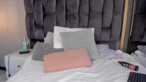 estefania__gomez online show from February 17, 12:43 am