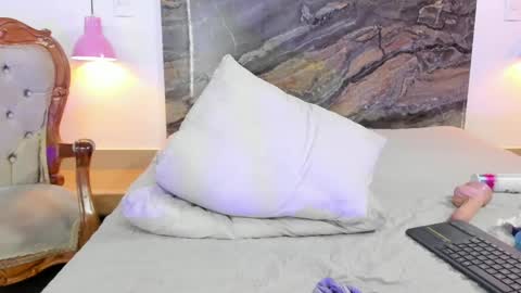 Snapshot of estefy_gomez1 chatting on March 2, 9:42 am Stefy online show from March 2, 9:42 am