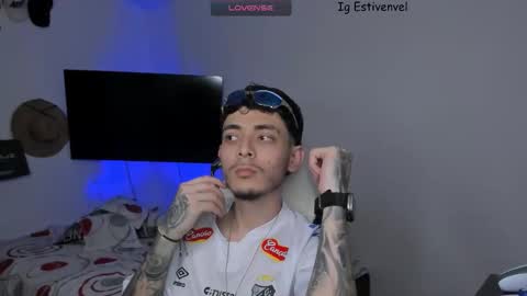 estivenvel online show from November 11, 6:32 pm