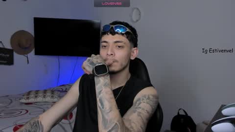 estivenvel online show from October 22, 7:26 pm