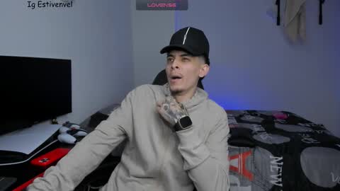 estivenvel online show from March 27, 5:14 pm