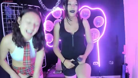 Cloe and Megan online show from October 7, 7:21 pm