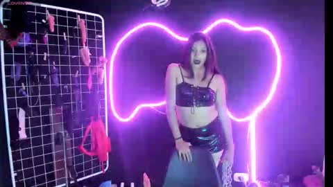 Cloe and Megan online show from November 11, 8:00 pm