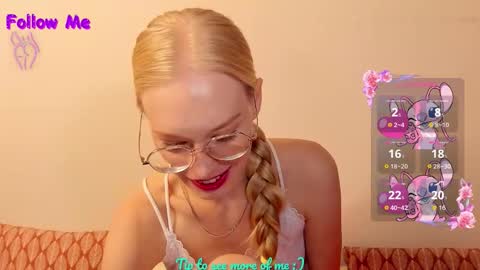 Snapshot of esty_siela chatting on October 22, 5:36 pm lets get to know each other better in pm  online show from October 22, 5:36 pm